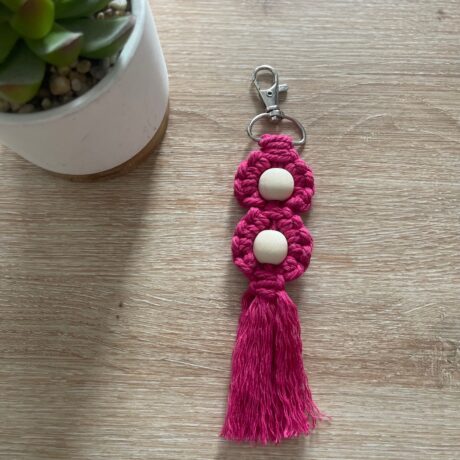 Porte cle macramé perle fushia